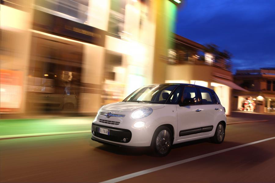  Fiat 500L 2012 года  (фото 28 из 84)